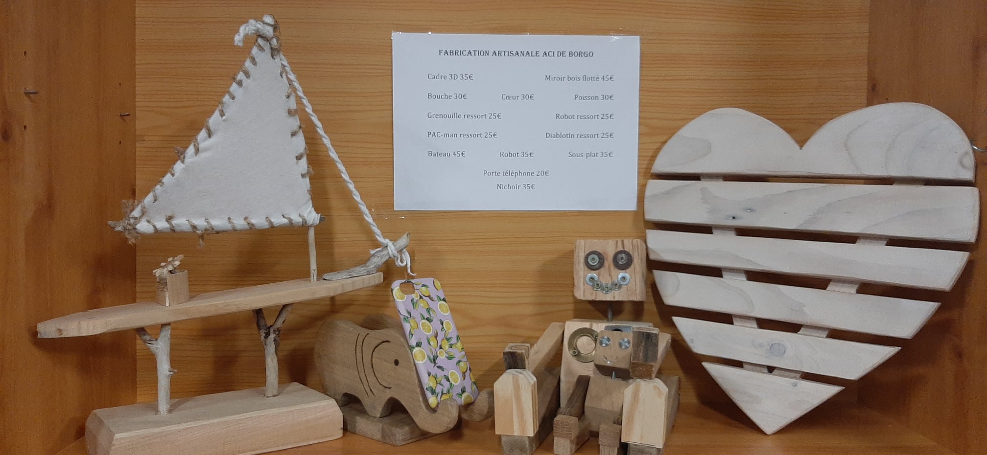 Objets en bois réalisés par les personnes détenues de l'ACI de Borgo;. Photo : Install'Toit